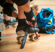 Load image into Gallery viewer, Chaya Onyx Skate Package

